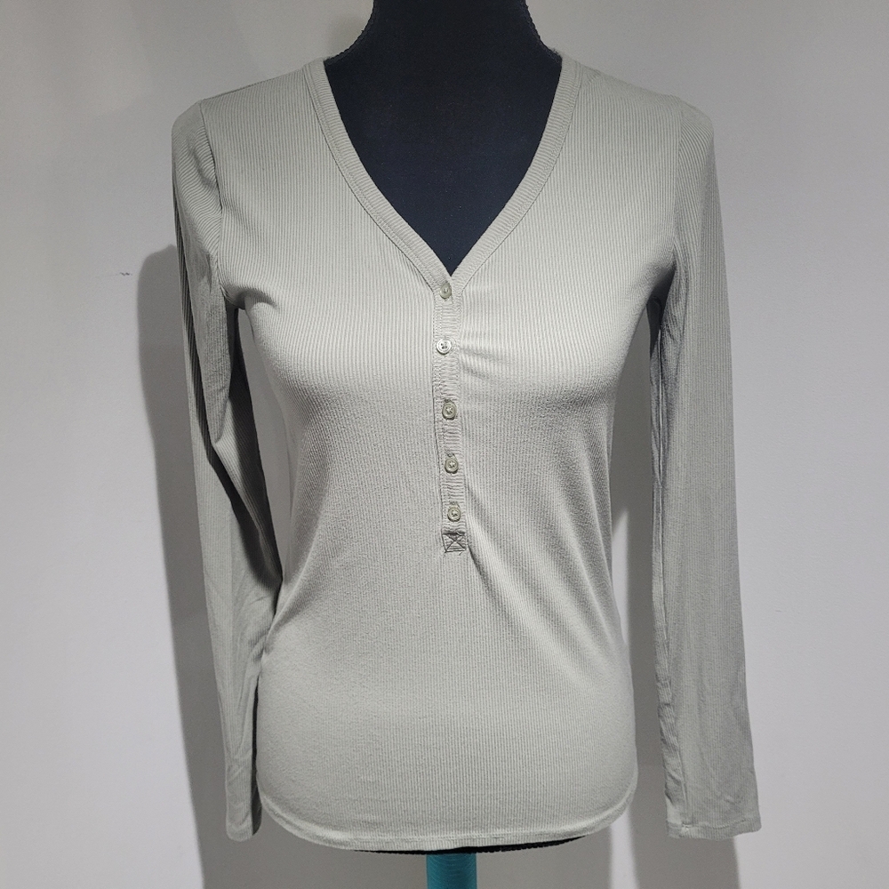 Reitmans Women's Ribbed Stretch Henley Shirt Small Green Long Sleeve